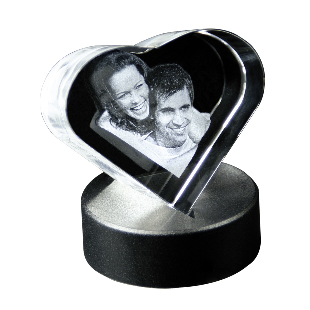 3D hart in glas met lichtsokkel